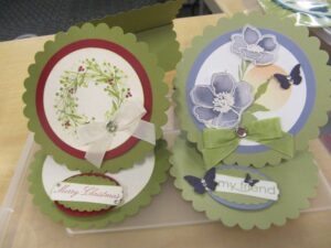 Scallop Circle Easel Cards